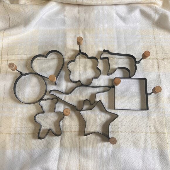 8 Vintage Metal Cookie Cutters, Cookie Molds, Pancake Molds, Gift Tag Cutouts - Picture 5 of 10